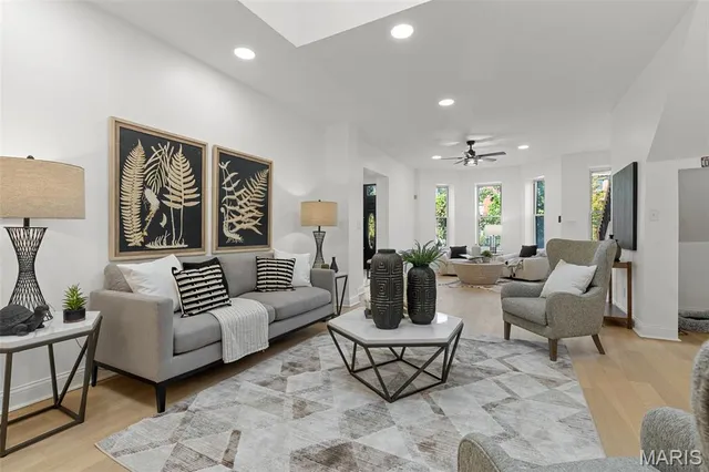 $689,900 | 5164 Waterman Boulevard, St. Louis, MO 63108