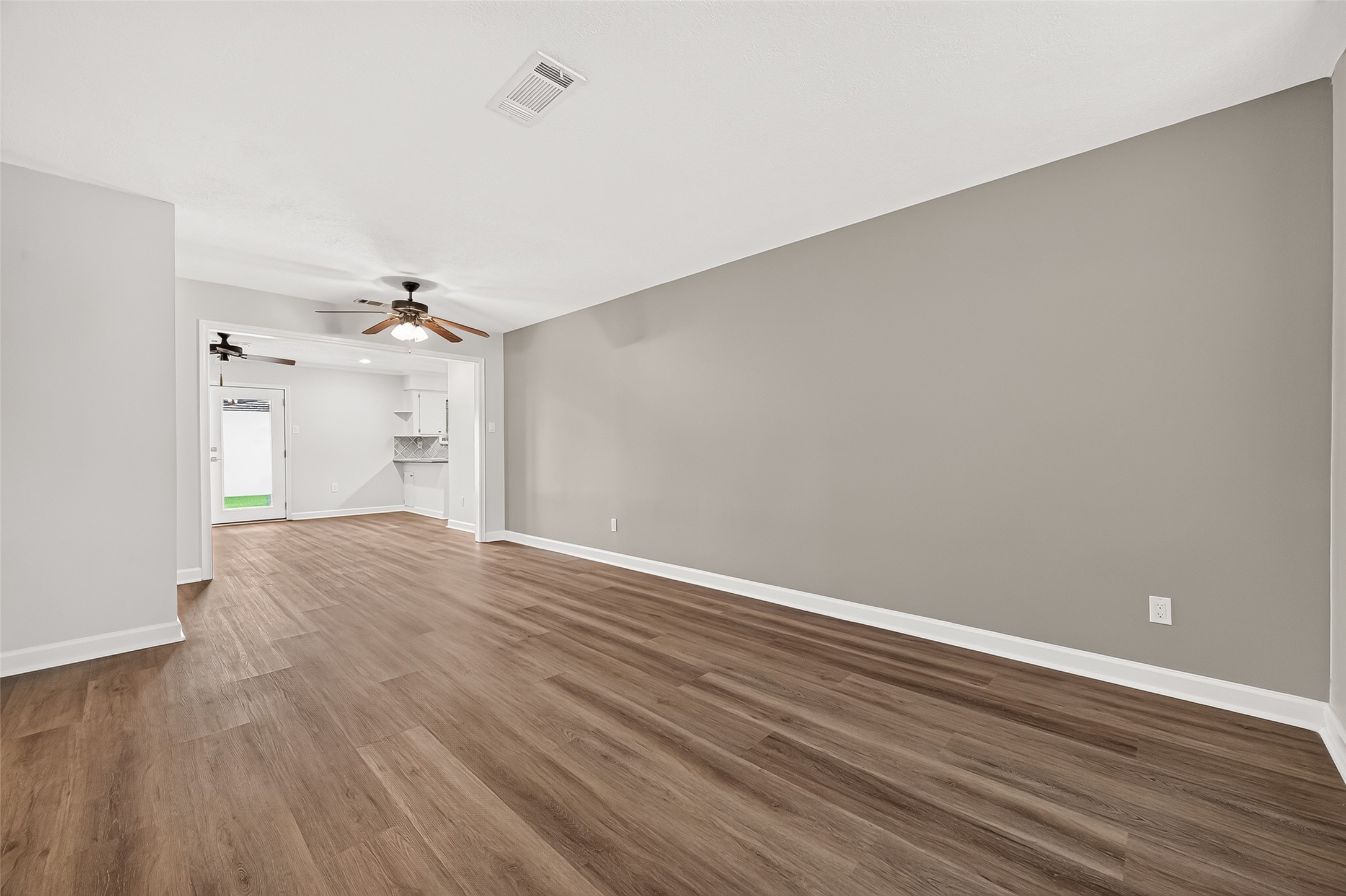 5921 Ariel Street Houston, TX 77074 - Photo 6 of 34