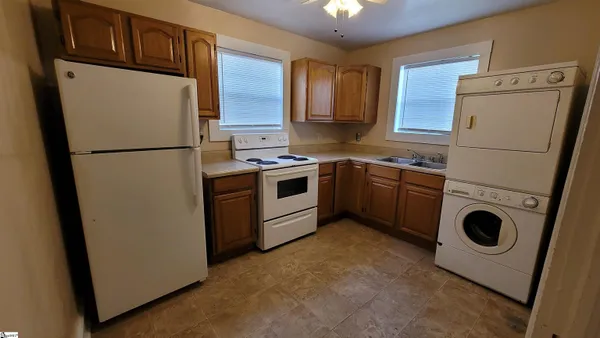 $1,200 | 102 Central Avenue, Unit C, Greenville, SC 29601