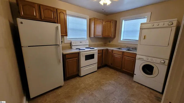 $1,250 | 102 Central Avenue, Unit C, Greenville, SC 29601