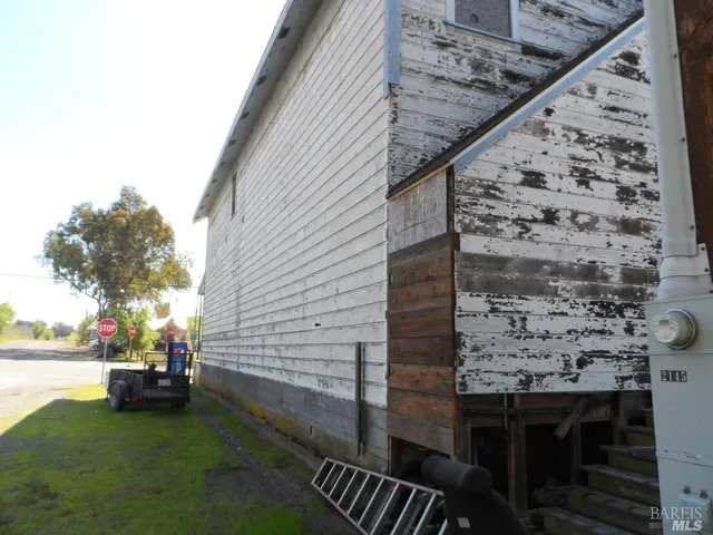 a view of a backyard with sitting area