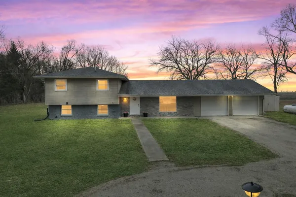 $324,900 | 15795 East 2550 North Road, Hudson, IL 61748