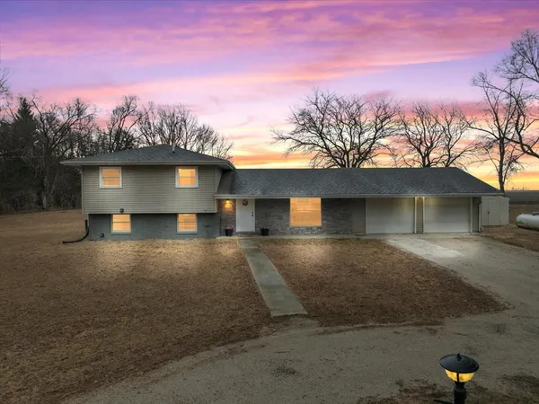 $335,000 | 15795 East 2550 North Road, Hudson, IL 61748