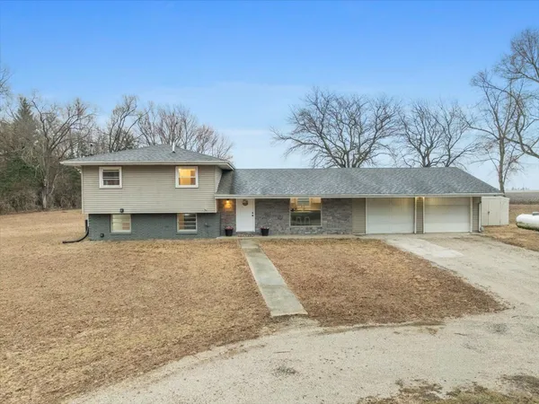 $335,000 | 15795 East 2550 North Road, Hudson, IL 61748