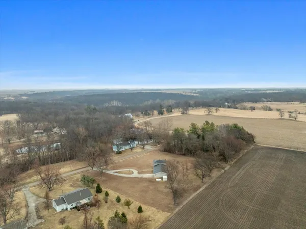 $335,000 | 15795 East 2550 North Road, Hudson, IL 61748