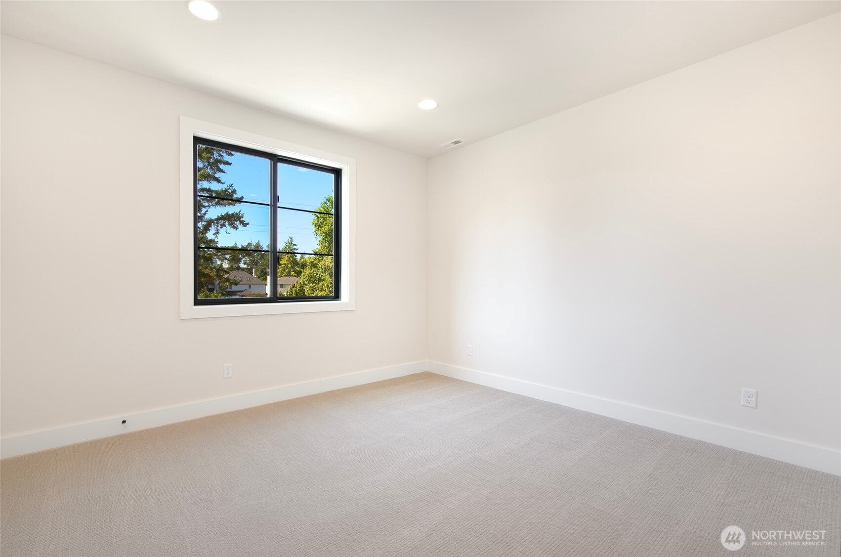 308 124th Place Northeast Bellevue, WA 98005 - Photo 26 of 39 an empty room with windows