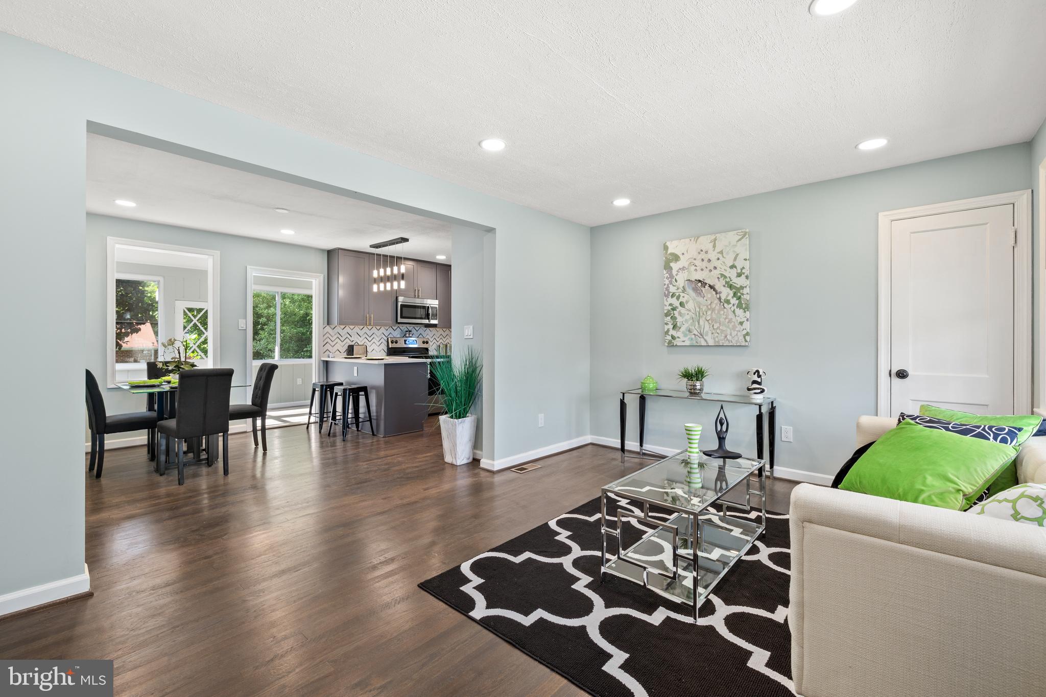 5022 Edgewood Road College Park, MD 20740 - Photo 5 of 44 Living Room