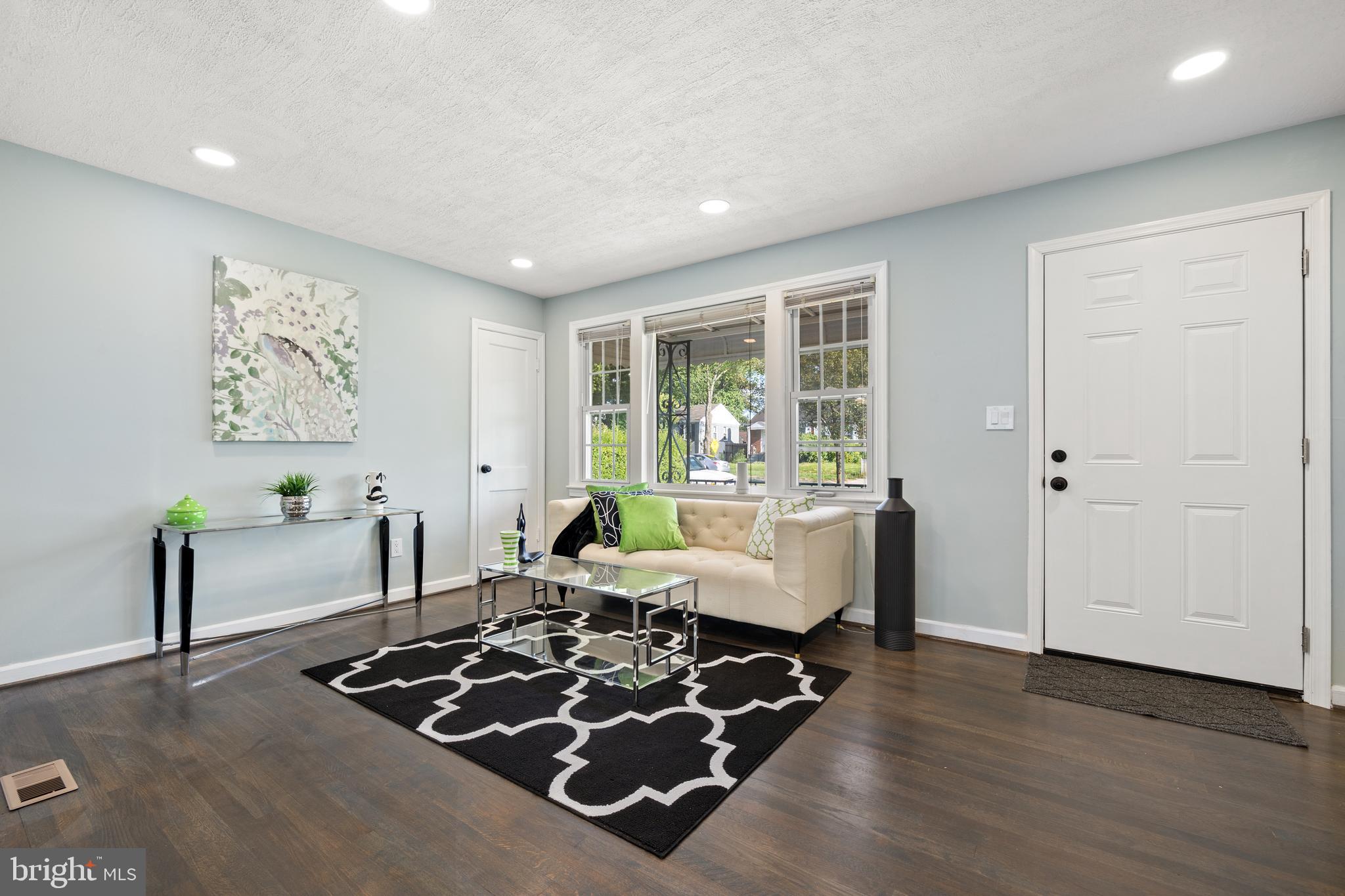 5022 Edgewood Road College Park, MD 20740 - Photo 6 of 44 Living Room