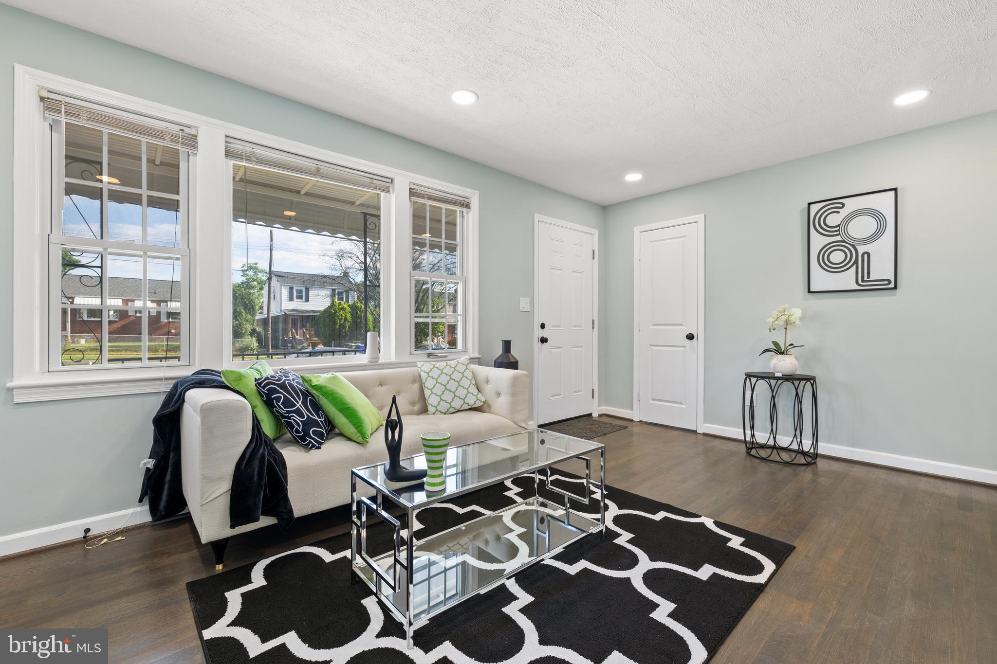 5022 Edgewood Road College Park, MD 20740 - Photo 7 of 44 Living Room