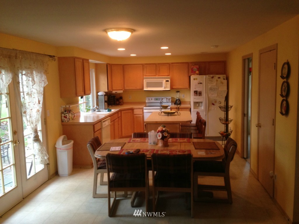 4012 Northeast 18th Street Renton, WA 98056 - Photo 2 of 14