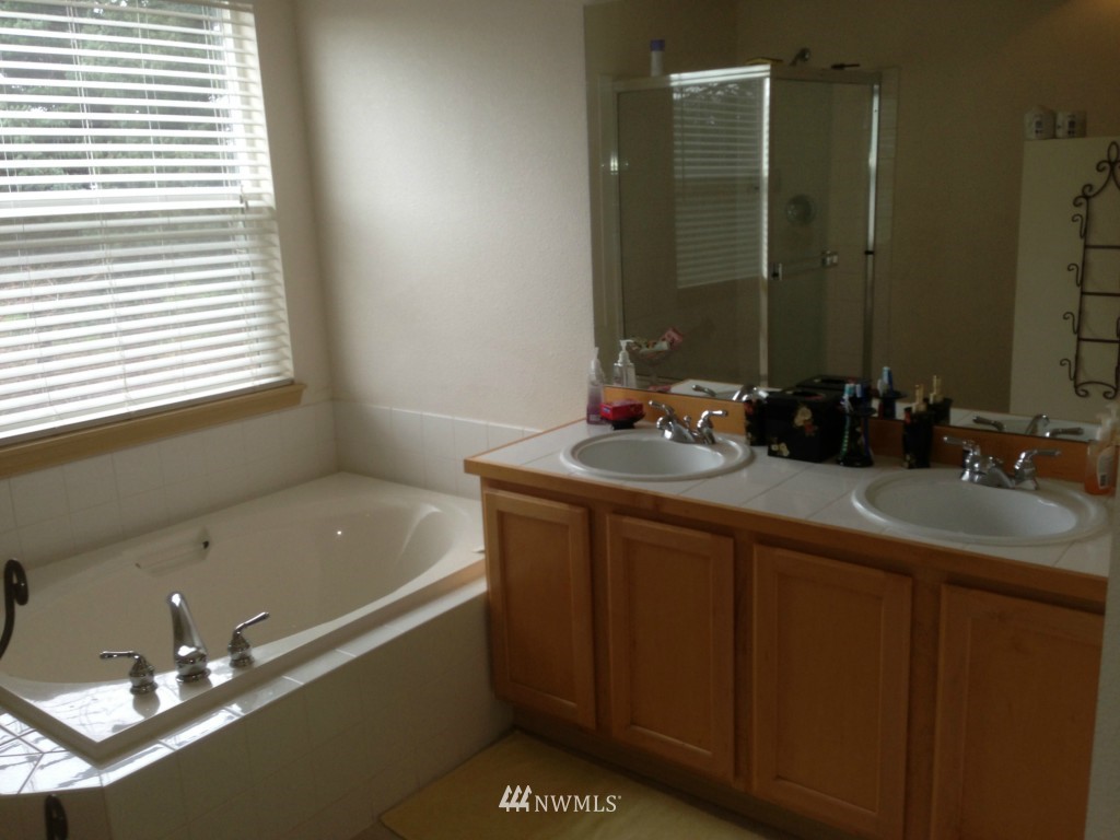 4012 Northeast 18th Street Renton, WA 98056 - Photo 11 of 14