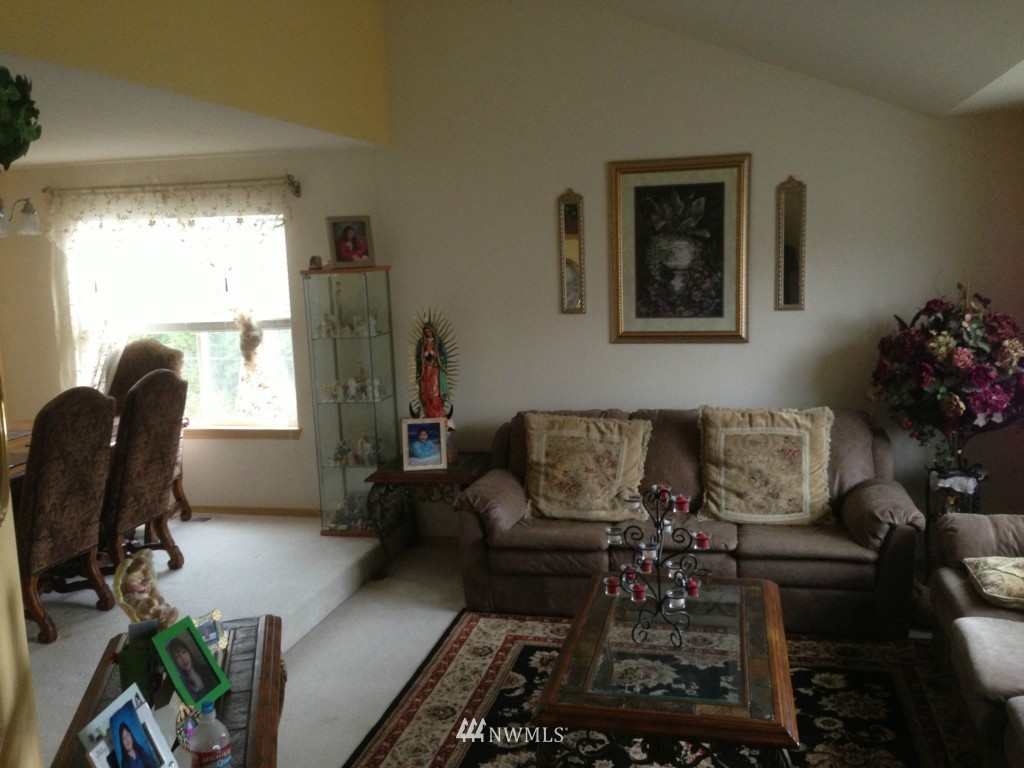 4012 Northeast 18th Street Renton, WA 98056 - Photo 7 of 14