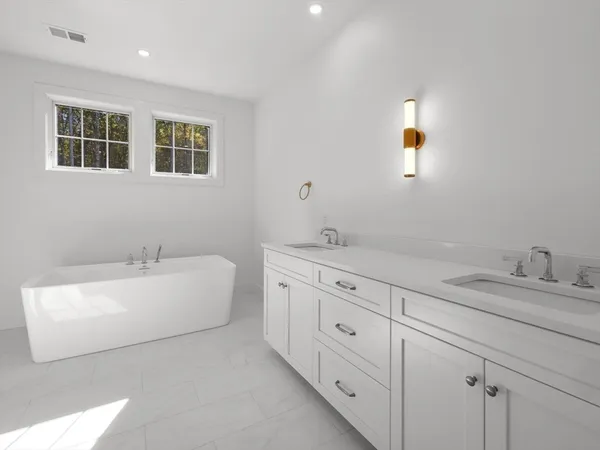 $2,195,000 | 35 Lincoln Street, Hopkinton, MA 01748