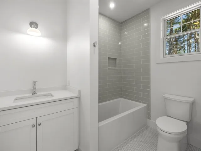 $2,300,000 | 35 Lincoln Street, Hopkinton, MA 01748