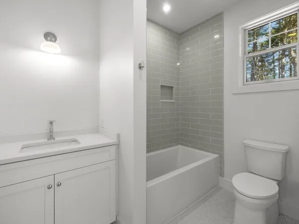 $2,195,000 | 35 Lincoln Street, Hopkinton, MA 01748