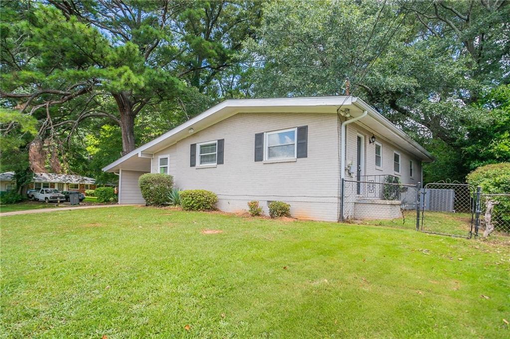 2460 Tyler Way Decatur, GA 30032 - Photo 2 of 33