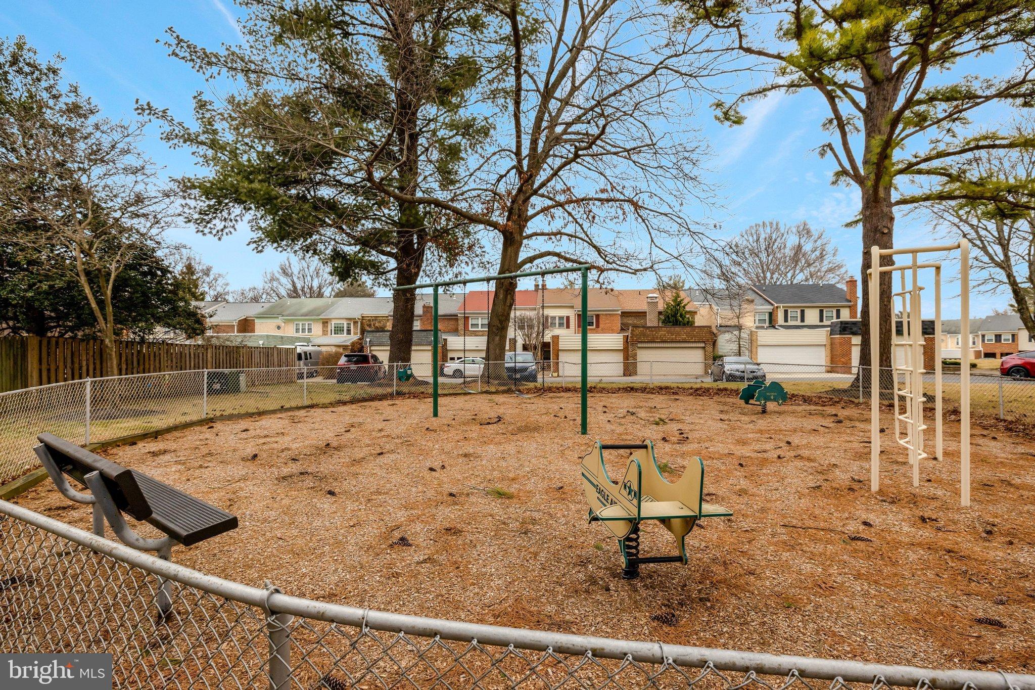 1008 Moore Place Southwest Vienna, VA 22180 - Photo 52 of 55 a view of a yard with wooden fence