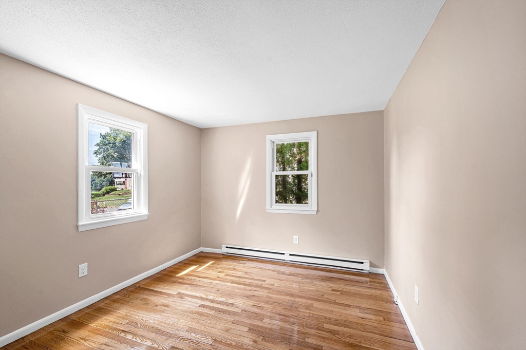 99 Lakevilla Avenue Springfield, MA 01109 - Photo 19 of 34