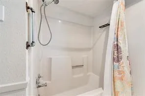 $2,075 | 3905 Lynnwood Drive, Rowlett, TX 75088