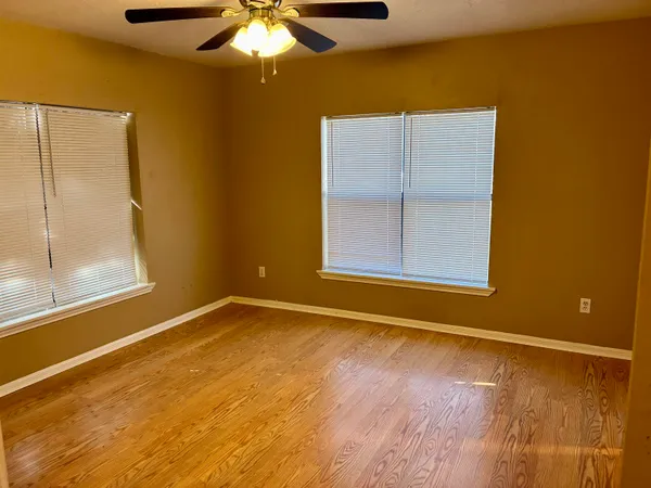 $1,250 | 800 South Vandeveer Street, Burnet, TX 78611