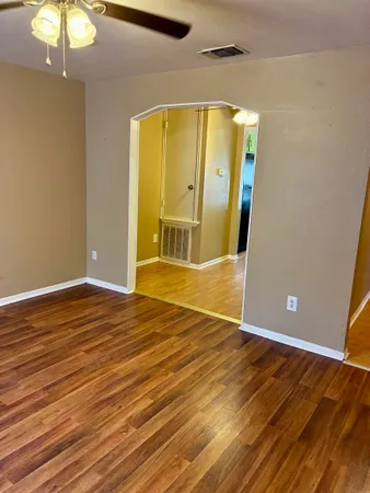 $1,250 | 800 South Vandeveer Street, Burnet, TX 78611