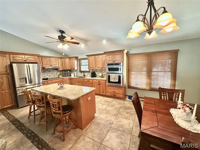 $644,800 | 102 Windy Hill, Lebanon, IL 62254