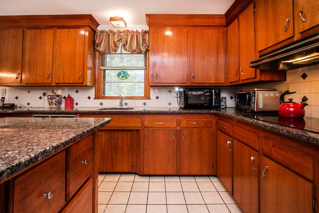 55 Connolly Road Billerica, MA 01821 - Photo 8 of 23 Gallery Image 8