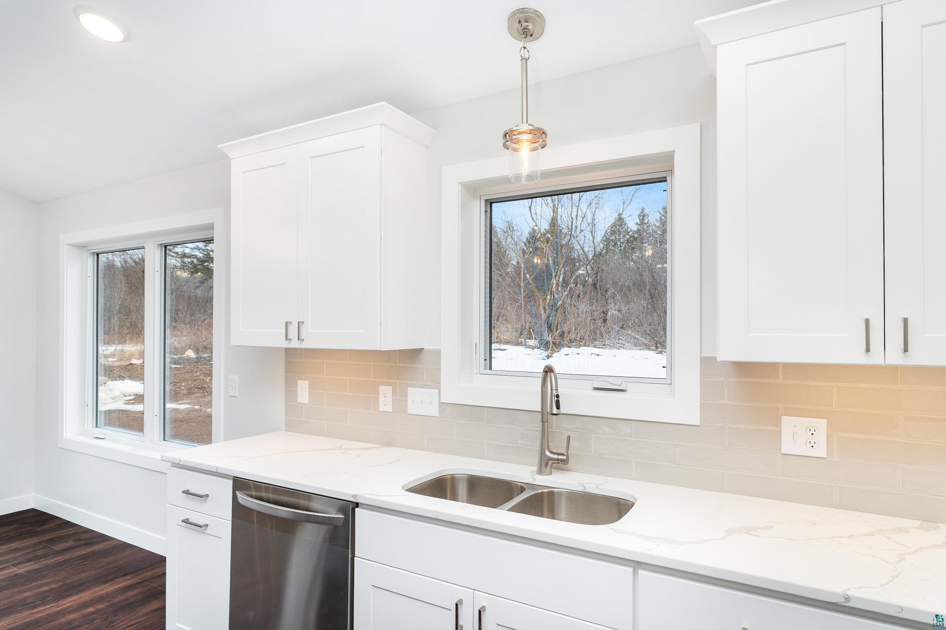 3829 Stebner Road Hermantown, MN 55811 - Photo 12 of 28 Quartzite counters