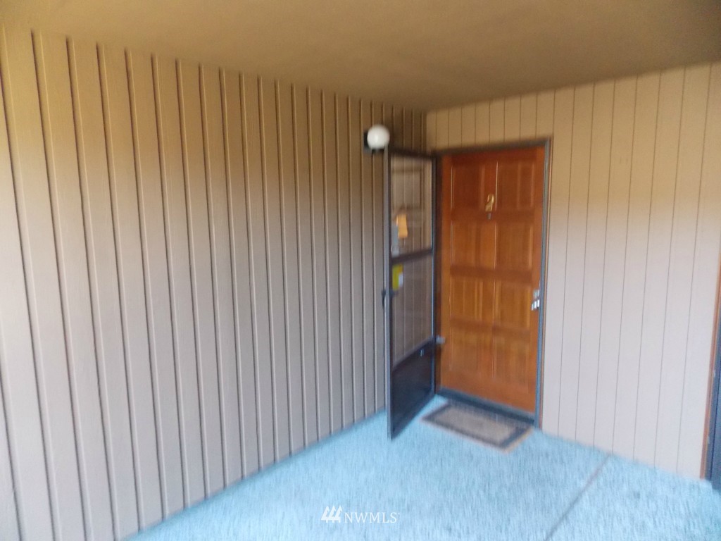 1511 Eagle Ridge Drive South, Unit F 2 Renton, WA 98055 - Photo 1 of 24