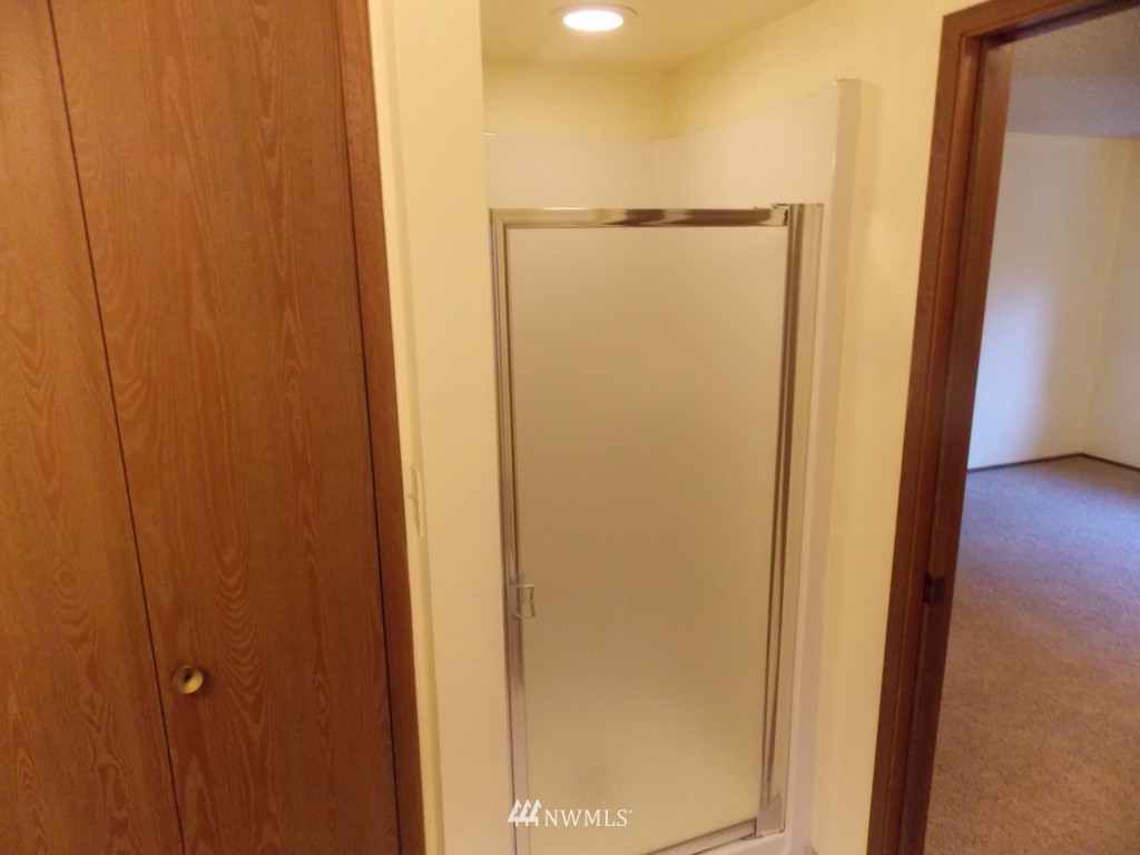 1511 Eagle Ridge Drive South, Unit F 2 Renton, WA 98055 - Photo 14 of 24