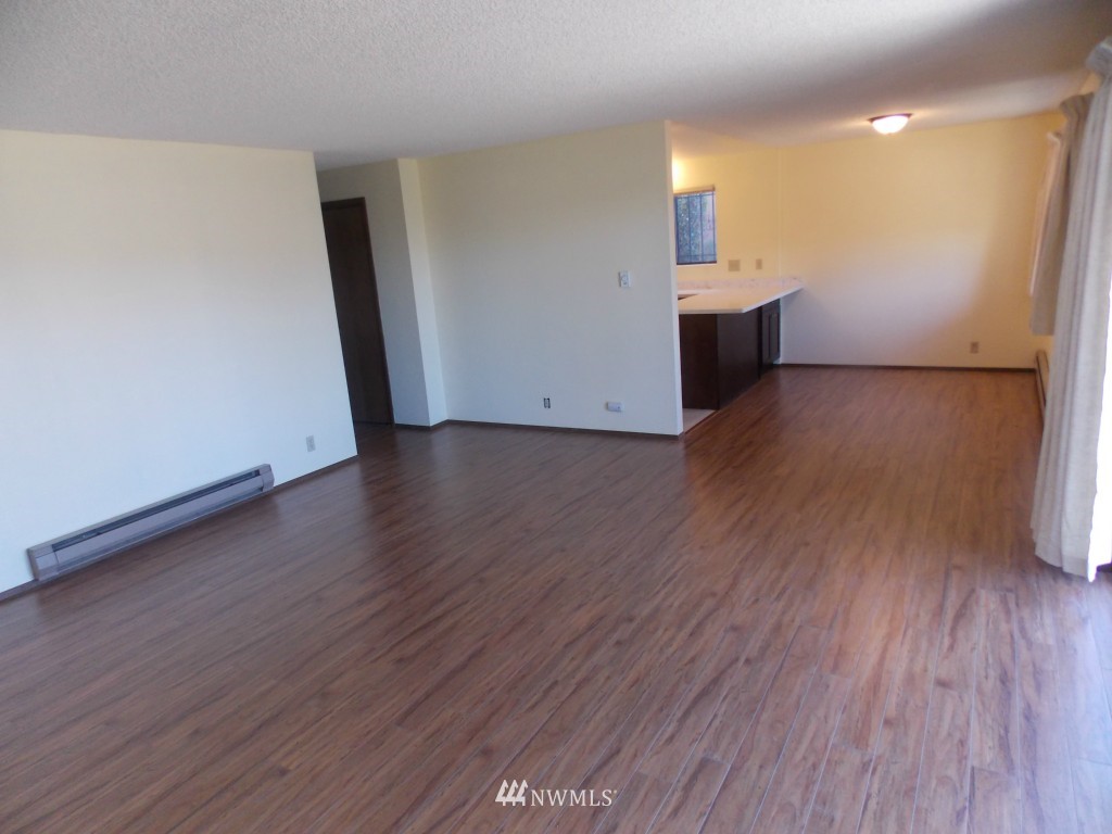 1511 Eagle Ridge Drive South, Unit F 2 Renton, WA 98055 - Photo 4 of 24