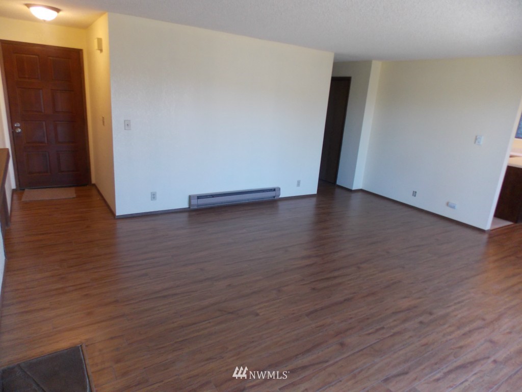 1511 Eagle Ridge Drive South, Unit F 2 Renton, WA 98055 - Photo 5 of 24