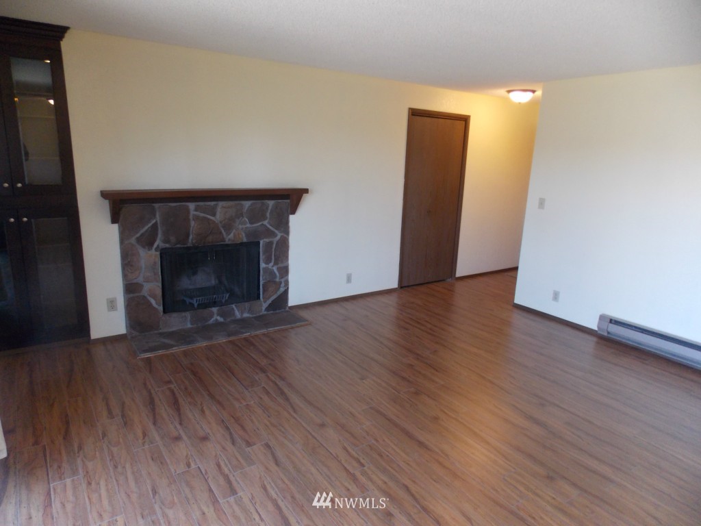 1511 Eagle Ridge Drive South, Unit F 2 Renton, WA 98055 - Photo 7 of 24