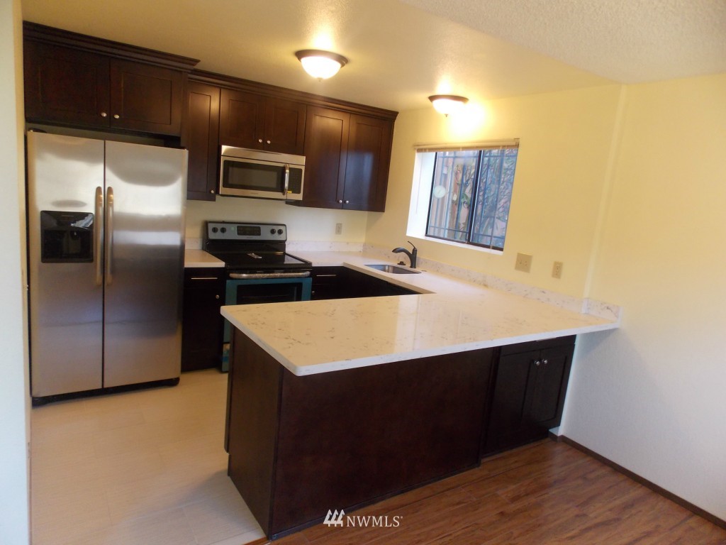 1511 Eagle Ridge Drive South, Unit F 2 Renton, WA 98055 - Photo 8 of 24