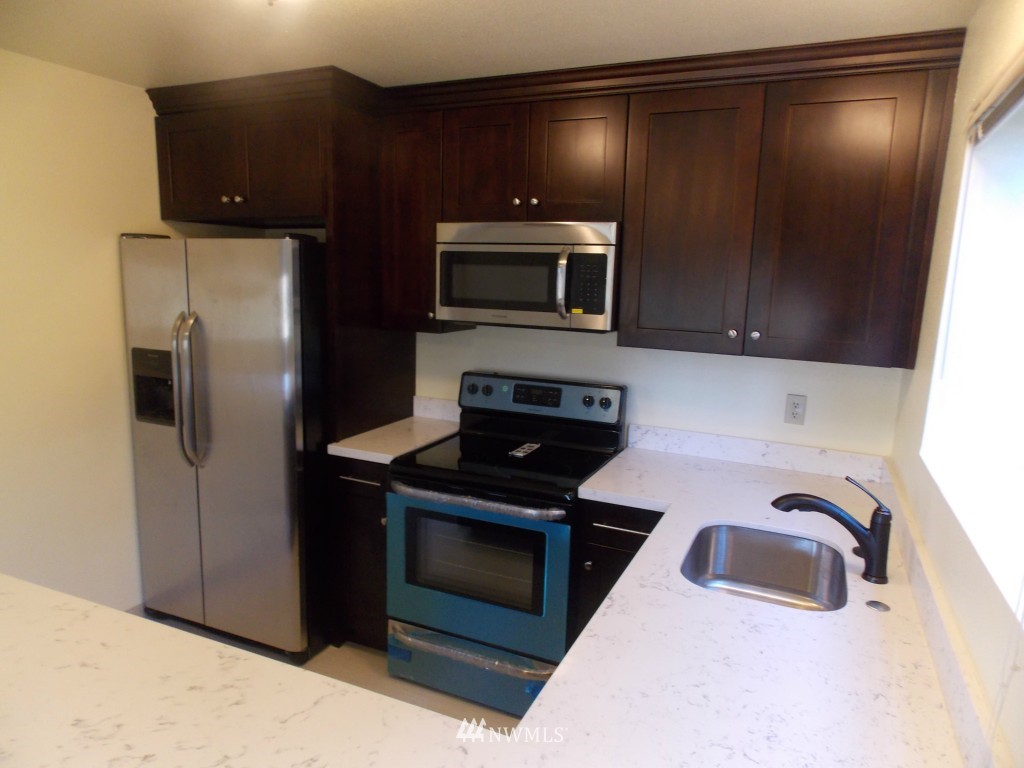 1511 Eagle Ridge Drive South, Unit F 2 Renton, WA 98055 - Photo 9 of 24