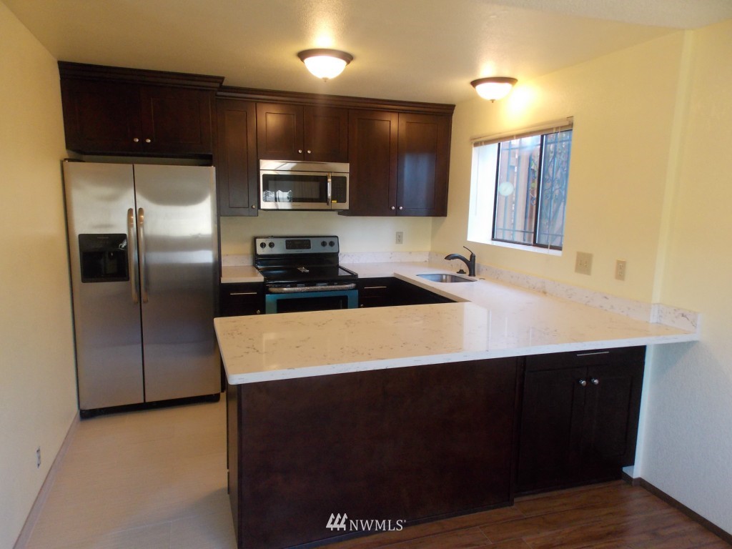 1511 Eagle Ridge Drive South, Unit F 2 Renton, WA 98055 - Photo 10 of 24