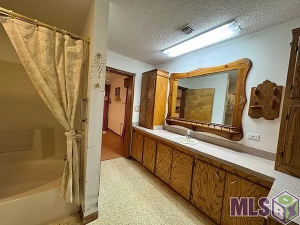 $325,000 | 4126 Bayouside Drive, Houma, LA 70363