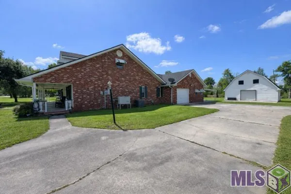 $325,000 | 4126 Bayouside Drive, Houma, LA 70363