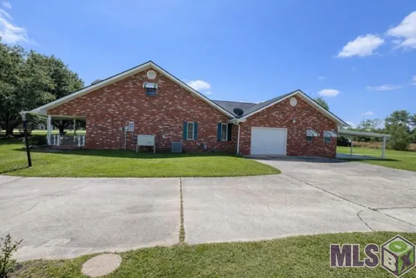 $325,000 | 4126 Bayouside Drive, Houma, LA 70363