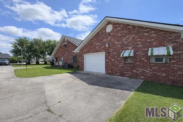 $325,000 | 4126 Bayouside Drive, Houma, LA 70363