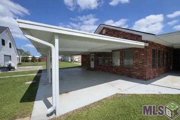 $325,000 | 4126 Bayouside Drive, Houma, LA 70363