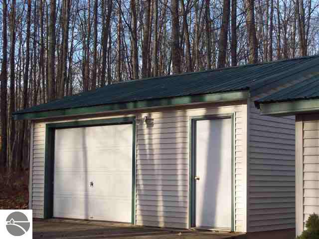467 Abbott Road Rose City, MI 48654 - Photo 2 of 7 1752235-1.JPG