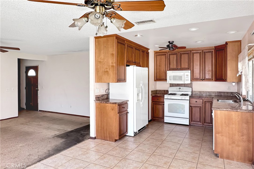 6972 Manhattan Drive Riverside, CA 92506 - Photo 8 of 25 Kitchen