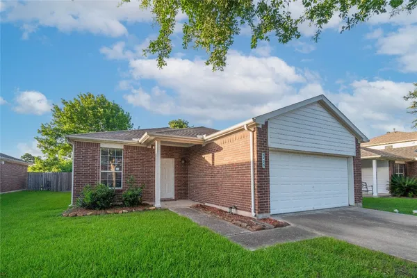 $1,950 | 5425 Jefferson Street, Pearland, TX 77584