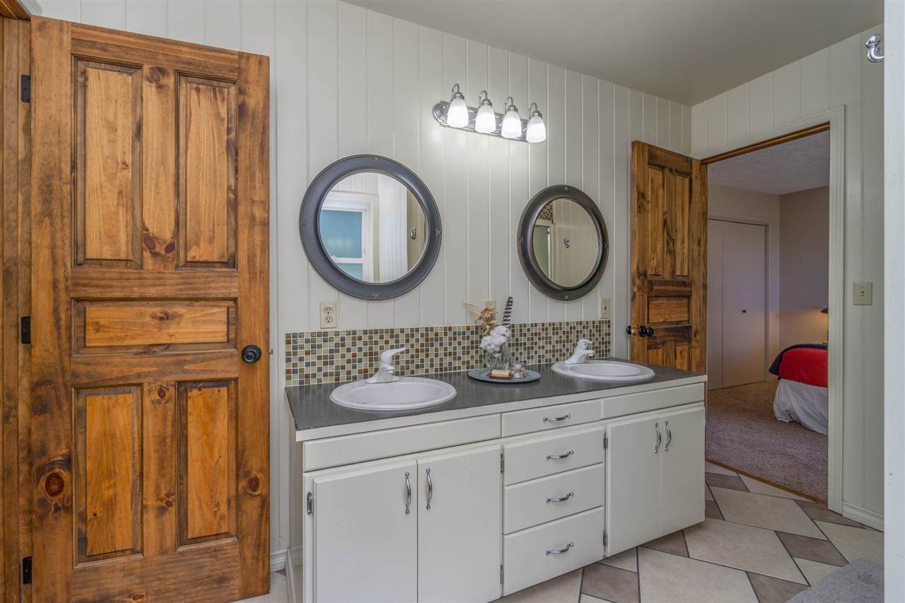 13707 East Blanchard Road Elk, WA 99009 - Photo 12 of 20