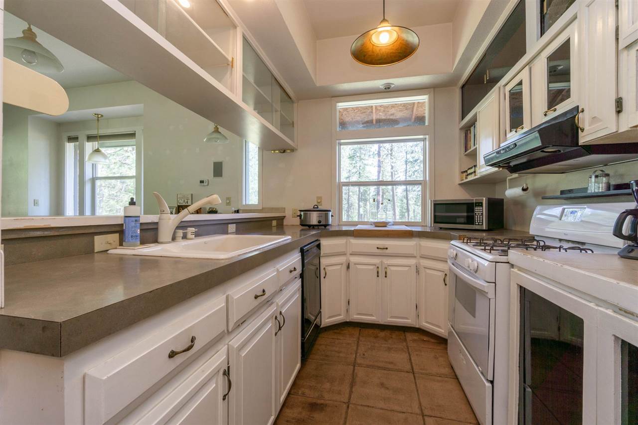 13707 East Blanchard Road Elk, WA 99009 - Photo 18 of 20
