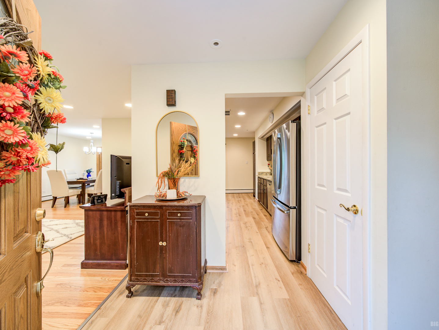 15308 Walnut Road Oak Forest, IL 60452 - Photo 8 of 29 Gallery Image 8