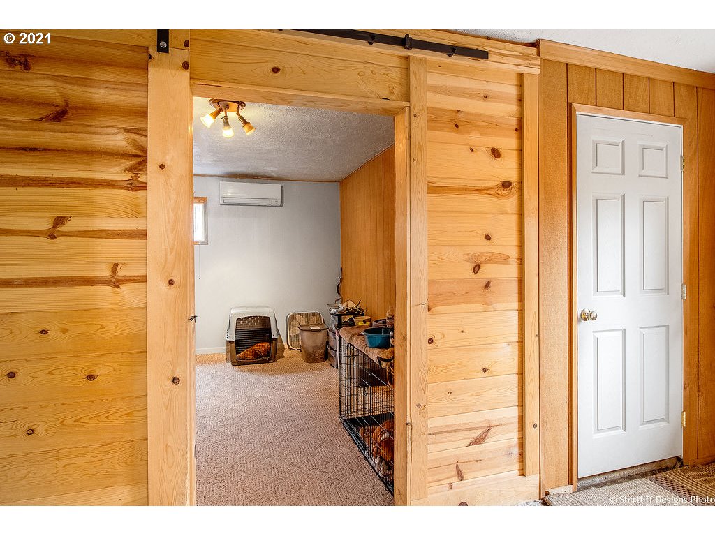 29866 Gimpl Hill Road Eugene, OR 97405 - Photo 14 of 32 Gallery Image 14
