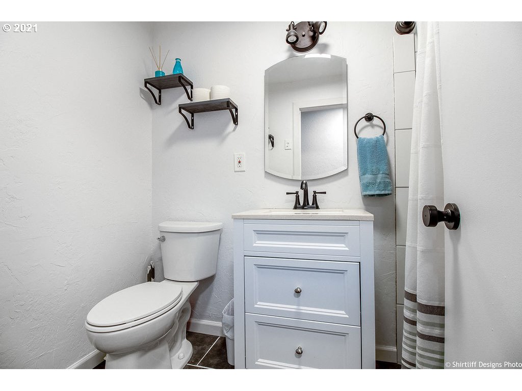 29866 Gimpl Hill Road Eugene, OR 97405 - Photo 17 of 32 Gallery Image 17