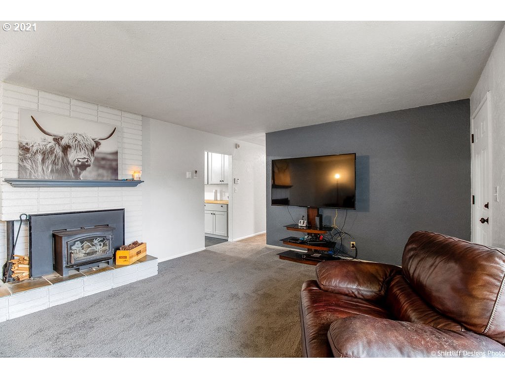 29866 Gimpl Hill Road Eugene, OR 97405 - Photo 3 of 32 Gallery Image 3